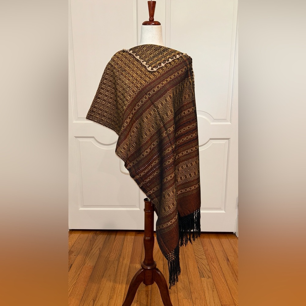 Traditional Mexican rebozo from Oaxaca. Mexican shawl. Rebozo Fringed vest.